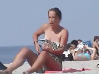 Brunette getting filmed secretly in the beach
