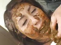 Japanese slut enjoys eating a nasty shit